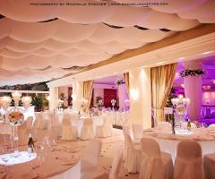 Sala per il ricevimento di nozze total white