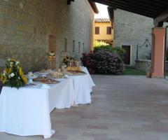 Banchetto di matrimonio sotto il portico delle scuderie
