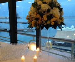 Alzata per il tavolo del buffet