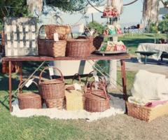 Cestini in vimini per il pranzo del wedding picnnic
