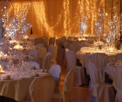 Scenografie di luce per un matrimonio d'inverno