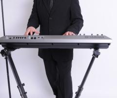 Gabriele Spezzaferri durante un matrimonio