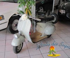 L'Isola dei Sogni - Vespa 125 per un matrimonio in stile vintage