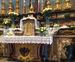 Vetro, rose bianche e mele verdi - Roberta fiori Viverone