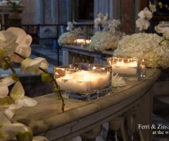 Allestimento floreale in chiesa elegante e sobrio - Kairos Events