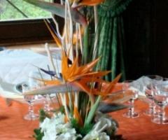 Allestimento tavolo per le nozze in arancio