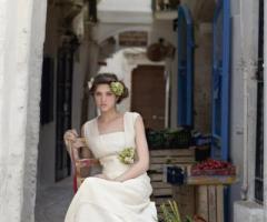 Acconciatura raccolta con fiori applicati - Abito Daniela Gristina - Foto Fulvio Terenzi