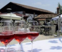 Aperitivo di benvenuto servito in giardino