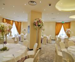 Sala interna del ristorante dell'hotel