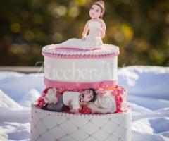 Torta di matrimonio con caketoppers Sposa e Sposo