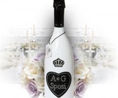 Bottiglia personalizzata da usare come centrotavola del matrimonio