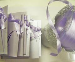 Partecipazione e menu con fiocco lilla