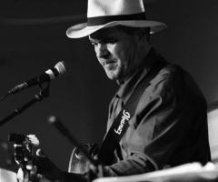 Toni Voce e chitarra - Irene e Toni Pianobar e Live Music