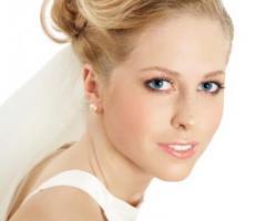 Make up naturale e acconciatura classica per la sposa
