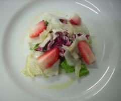 Pesce e fragola come menu di nozze