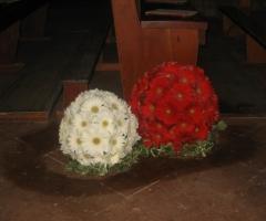 Composizione floreale per il matrimonio in chiesa