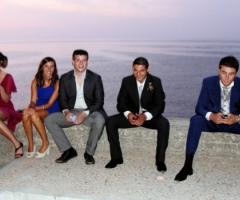 Foto degli amici degli sposi al ricevimento di matrimonio