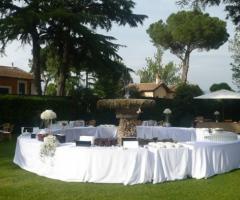 Ricevimento di matrimonio in giardino