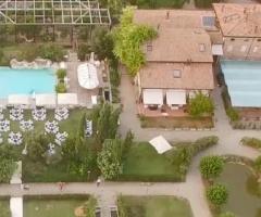 Corte Glam - Zona piscina e porticato