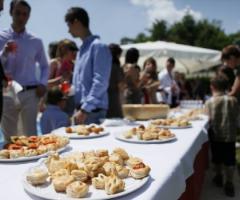 Buffet di matrimonio a bordo piscina