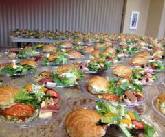 Catering Petit Café Nobel - Preparazione del buffet nuziale