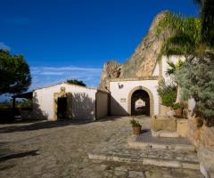 Ingresso alla location di nozze