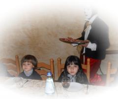 Franco Murtinu - Assistenza per bambini durante il pranzo di matrimonio