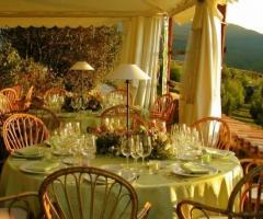 Ricevimento di matrimonio in giardino 