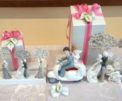 Emozioni di Calza Laura - Statue sposi con albero della vita e sulla vespa