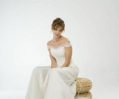 Abito da sposa con scollo a barchetta