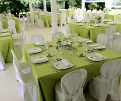 Tavoli in verde per il matrimonio