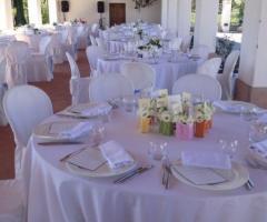 Ricevimento di matrimonio sotto il portico