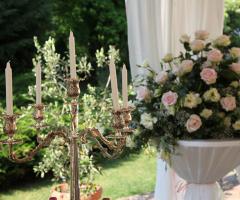 Allestimento floreale e candele