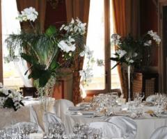 Alzate floreali per il ricevimento nuziale