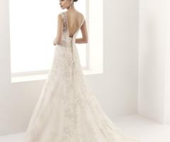 Abito da sposa classico con strascico