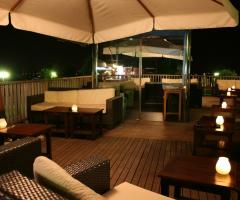 Zona lounge all'aperto