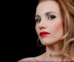 Trucco sui toni del nero per la sposa