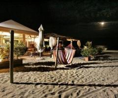 Matrimonio sulla spiaggia di sera