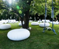 Angoli relax per un matrimonio in giardino