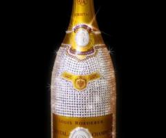 Champagne Cristal: bottiglia completamente ricoperta di Swarovksi per il matrimonio
