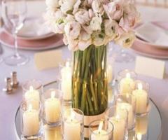 Centrotavola per il matrimonio con fiori e candele