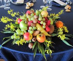 Decorazioni di frutta per il tavolo degli sposi