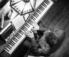 Sandro Anselmi soprano - Alla tastiera