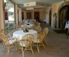 Ricevimento di matrimonio in giardino