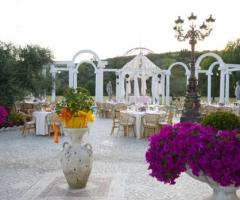 Giardino della villa per ricevimenti di matrimonio