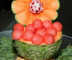 Decorazione con frutta fresca per i tavoli di nozze