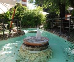 Ricevimento di matrimonio a bordo piscina