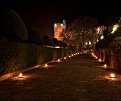 Viale d'ingresso del castello per i matrimoni serali