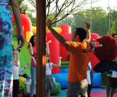 Baby danze ad un ricevimento di nozze