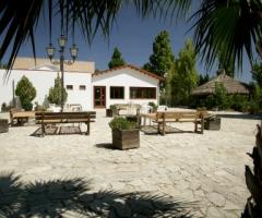 Lo spazio aperto sobrio e curato